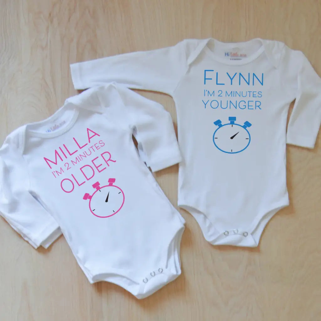 Twining - 2 Minutes Younger and Older Onesie Set - Gift-Set